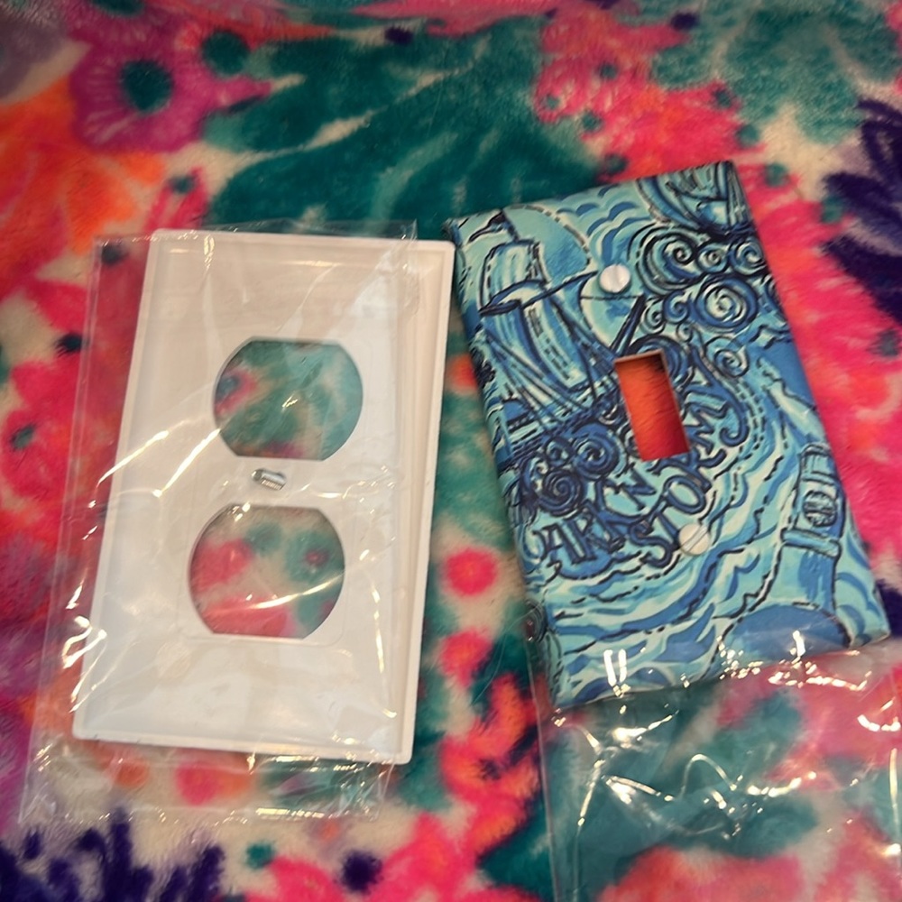 Custom made Lilly Pulitzer Holy Grail, Dark & Stormy light outlets - Picture 2 of 2